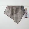2026 Nuevo Bufanda Cuadrada Pequeña de Algodón Terciopelo Estampada por Ambos Lados para Primavera y Verano Bufanda de Cuello Versátil y Elegante para Mujer que Realza el Cutis