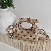 Bolso de mano de lunares de nicho estilo coreano transfronterizo para mujer, nuevo 2026 súper popular, bolso versátil de moda para hombro y cruzado