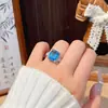 Anillo Abierto de Circonita Esmeralda para Mujer Diseño de Personalidad de Nicho Anillo para Dedo Índice Moda con Sensación de Alta Gama Joyería Nueva para Mano