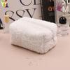 Bolsa de cosméticos de felpa de invierno de gran capacidad en stock para mujer, bolsa de almacenamiento portátil para exteriores, bolsa para guardar artículos de aseo, monedero