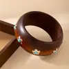 Pulsera de madera con flor de turquesa transfronteriza europea y americana para mujer, pulsera versátil de moda genial con un toque de alta gama, joyería de declaración simple y elegante