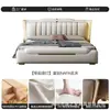 Cama Doble Tapizada Suave con Raya Vertical de Lujo Ligero Italiano Moderna Simple para Dormitorio Principal Cama de Boda con Iluminación Ambiental Lateral Almacenamiento Cama Grande