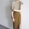 Falda Larga Hasta la Rodilla Jojoz Mostaza Textura Mate Diseño Cruzado Cintura Alta Abertura Lateral Prenda Inferior Femenina Elegante y a la Moda