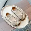 Sapatos de Princesa Macios com Solado Baixo para Bebês e Crianças Pequenas e Médias, Sapatos de Pérola, Sapatos de Couro Pequenos para Meninas Estilo Doce Pastoral, Novidade Primavera e Outono 2024