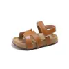 Sapatos para Meninas 2026 Verão Novo Estilo Sapatos Casuais Abertos para Meninas Pequenas Moda Infantil Sandálias Vazadas Sapatos de Bebê