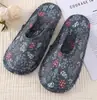 2026 Zapatos para Gatear Pantuflas de Suela Suave Tela de Algodón para Mujer Suela Fina Interior Exterior Todo Algodón Punta Cerrada Pantuflas de Algodón para Interiores Hogar Hombres