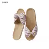 Pantuflas de lino con lazo para mujer primavera y otoño Cuatro Estaciones hogar zapatos de flores pequeñas absorbentes de sudor hogar interior antideslizantes verano Hombres