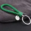 Al por Mayor Punto Creativo Cuerda de Cuero Trenzada Círculo Único Llavero Muñeca Bola de Pelo Llavero Accesorios para Llaves Joyería