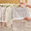 Novo Conjunto de Homewear Coreano de Outono com Desenhos para Meninas, Pijama Fashion para Bebês Meninas, Roupa Infantil da Moda