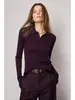 U.N.Q. irradia un encanto refinado y suave, con una textura suave y amigable con la piel y una calidad excepcional. Este es un polo de punto base de hilo Yangzi alemán