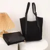 Bolsa Externa Única de Luxo Retrô Feminina 2024 Nova Moda de Inverno Bolsa de Ombro Tipo Balde Bolsa de Ombro Único para Mãe