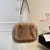 Bolso tote de felpa de alta calidad con correa de cadena para mujer, nuevo bolso de hombro de moda 2026, versátil para ir al trabajo, se puede llevar como bolso cruzado o de axila