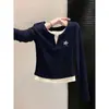Camiseta de manga larga de dos piezas falsas con bloques de color para mujer 2026 nueva llegada de otoño corte ajustado para estilizar cuello redondo ropa interior camiseta base top pequeño