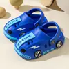 Pantuflas infantiles de EVA 2025 verano caricatura para niños y niñas suela suave interior temática de coche para bebé puntera cerrada sandalias perforadas