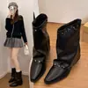 Elegantes botines de punta para mujer, nueva colección otoño 2026, con un diseño de tacón de bloque moderno, efecto que alarga las piernas, estilo versátil y una silueta estilizada.