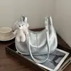 2026 Nuevo Bolso de Mano de Alto Nivel con Colgante de Oso tipo Bollo para Mujer, Bolso de Hombro Cruzado de Moda y Sencillo para Viajes Diarios, Bolso Versátil de Pu