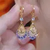 Pendientes Largos de Malla Dorada con Forma de Gota de Agua, Lujo Ligero, Gama Alta, Femeninos, Súper Brillantes, Joyería de Oreja Versátil para Mujer al por Mayor