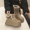Novas botas de neve de outono estilo britânico, design versátil de duas vias, modelo feminino 2026, adequado para mulheres baixinhas, com solas grossas para altura extra, na cor off-white