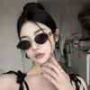 Gafas de Sol Ovaladas de Metal de Alta Gama Estilo Retro Old Money para Mujer, Estilo Callejero de Influencer, Marco Pequeño de Lujo Ligero, Favorecedoras para el Rostro, Protección Solar, Modernas