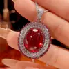 2026 Nuevo Estilo Joyería Huabi Corindón Simulado Retro Grande Incrustado Conjunto Colgante Piedra Principal 15*18 Mayoreo