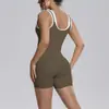 Nuevo conjunto de dos piezas de tank top largo y shorts con bloques de color transfronterizos, ajustado y transpirable, para yoga, deportes, running y fitness