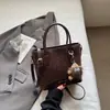 Bolsa Saco Grande de Alta Capacidade Simples Versátil Bolsa Transversal para Mulheres Moda Tendência Nicho Coreano Bolsa Simples de Mão/Ombro