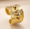 Joyería de Acero Inoxidable de Venta Caliente Transfronteriza, Anillo de Titanio Chapado en Oro de 18 Quilates Simple de Alta Gama con Diamante de Color Prensado en Aceite, Fábrica