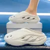 Pantuflas de media suela antideslizantes para hombre 2026 nuevos zuecos perezosos de verano de alta gama, pantuflas cerradas resistentes al desgaste para hombre