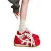 Zapatos rojos estilo alemán para mujer 2026 Primavera/Verano Nuevos de Malla Transpirables Versátiles Casuales con Cordones Ligeros Zapatos Deportivos Zapatos Forrest Gump