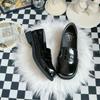 Sapatos de Couro Pequenos de Estilo Britânico Retrô Japonês Jk de Bico Quadrado com Sola Grossa que Aumentam a Altura para Estudantes do Sexo Feminino Sapatos de Uniforme Novos Sapatos Soltos de Primavera