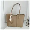 Bolsa Tote Transfronteiriça para Mulheres 2026 Nova Versátil Bolsa de Mão para o Dia a Dia Textura de Alta Qualidade Bolsa de Ombro Couro Macio Moda Bolsa Feminina