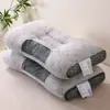 Núcleo de travesseiro com proteção para o pescoço antiácaro de carvão de bambu para dormir, adequado para uso doméstico, uso individual, para homens, mulheres e estudantes em dormitórios, não desmorona