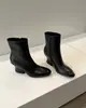 Novas Botas Femininas Martin de Camurça com Bico Redondo, Salto Alto Bloco, Zíper Lateral, Botas Curtas, Botas Slim para Outono/Inverno 2026