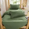 Juego de Cama de Tres Piezas Color Sólido Verde Militar Yunjin para Dormitorio Estudiantil, Funda de Edredón, Sábana Bajera y Protector de Colchón de Algodón Puro, Especialmente Diseñado para el Entrenamiento Militar de Secundaria y Preparatoria