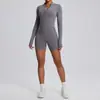 Conjunto de yoga transfronterizo estilo europeo y americano para mujer, que incluye un top deportivo de fitness para Pilates, una chaqueta deportiva de manga larga de secado rápido y pantalones cortos