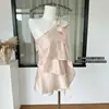 Blusa de Tencel con Capas de Volantes, Cinta y Diseño de Hombro Asimétrico