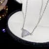 Colar Flor de Zircônia Cúbica Brilhante Micro-Glow Deslumbrante, Corrente de Clavícula de Luxo Leve de Alta Qualidade, Acessório de Pescoço Moderno e Exquisito para Mulheres