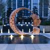 Escultura de anillo de acero inoxidable espejo hueco luminoso anillo de luna adornos de paisaje escultura con forma cuadrada para exteriores