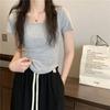 Top Feminino de Manga Curta Estilo Hot Girl 2026 Novo Verão Tendência Ins Estudante Casual Slim Fit Camiseta com Gola Quadrada Irregular para Meninas