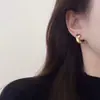 Pendientes de cruz dorados para café, retro a la moda, lujo ligero, de alta gama, diseño simple, único, de nicho, versátil para mujer