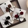 Grampo de cabelo retro francês com pérola e rosa, de alta qualidade, com temperamento fashion, para franja lateral, cabelo solto, grampo tipo bico de pato, para mulheres