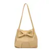 Bolso versátil de otoño para mujer, bolso cuadrado pequeño, exquisito y de alta gama, bolso cruzado estilo Chanel, bolso de mano de moda de nicho con lazo