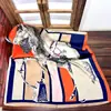 Roupa de Início de Primavera Lenço Quadrado 70cm Lenço Feminino Luxo Leve Alto Padrão Alto Padrão Versátil Xale de Seda 25 Novo
