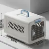 Transportadora de mascotas transfronteriza para viajes aéreos, diseñada para gatos, previene el estrés y la pérdida durante las salidas, y es adecuada para el transporte en automóvil y equipaje de aerolínea.. Disponible al por mayor