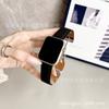 Adecuado para Relojes Apple iWatch Se/7/8/9 Generación con Hebilla Plegable Plateada Correa de Cuero Magnética Estilo Pulsera