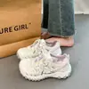 Zapatos de papá 2026 verano nuevo modelo malla transpirable suela gruesa para aumentar altura casuales versátiles sandalias deportivas para correr artículo más vendido