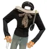 Estilo Deseo Puro Dulce Leopardo Hombro Hombro Camiseta de Manga Larga para Mujer Otoño 2025 Nuevo Ajuste Delgado Único Chic Hermoso Top