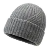 Gorro de tricô quente de inverno transfronteiriço para homens e mulheres, gorro de lã com proteção para as orelhas, gorro quente forrado com fleece para atividades ao ar livre, chapéu de algodão versátil para casais