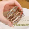 Pulsera de Diamantes Micro-incrustados de Lujo Ligero y Sensación de Alta Gama para Mujer, Pulsera Sencilla de Moda de Acero de Titanio que no se Decolora, para Pareja, Combinable con Todo, Primera Joya