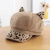 Boina de desenho animado estilo coreano com orelhas de gato fofas para mulheres, outono e inverno, espessa, cor quente em blocos, versátil, camurça, chapéu octogonal